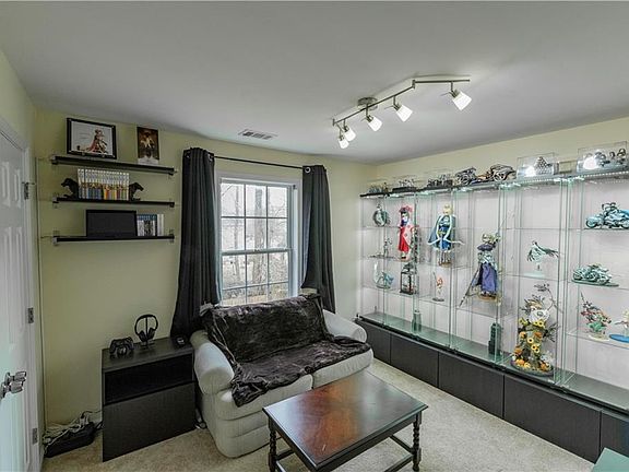 2nd image of 1543 Hampton Hollow Trl