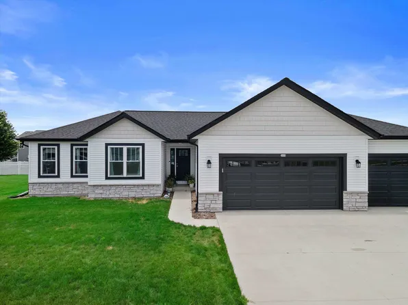 335 Crestview Ln, Lake Mills, WI 53551