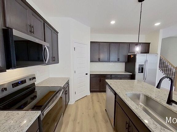 5th image of 155 Calluna Dr