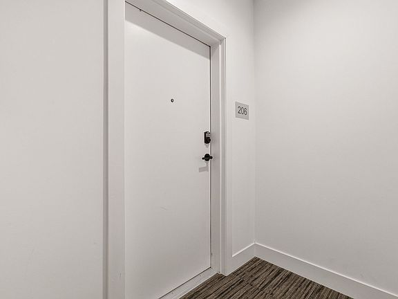 5th image of 1016 17th Pl NE #206