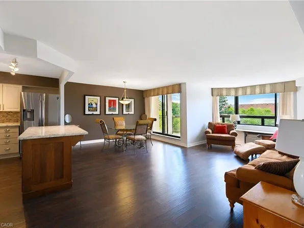 688 Preston Pkwy #401, Cambridge, ON N3H 5K6