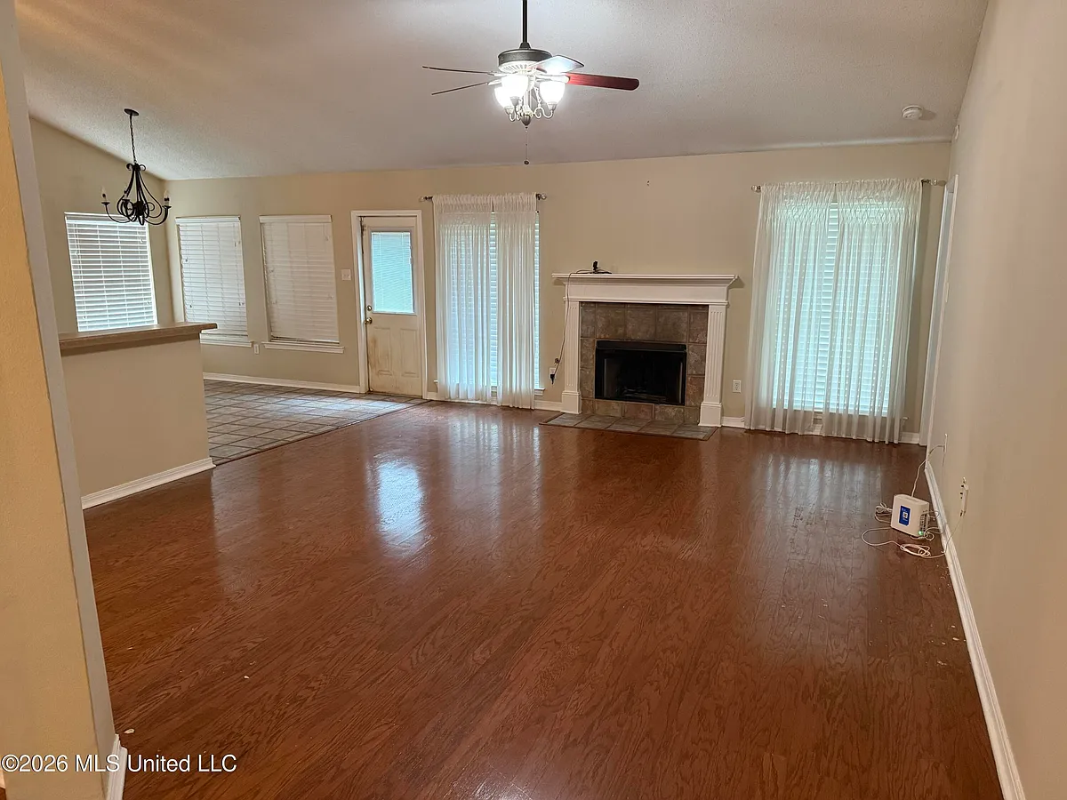 Building Photo - 11267 River Bend Dr