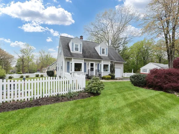 95 Austin St, Leominster, MA 01453