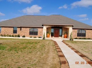 654 N Dickson St, Poth, TX 78147