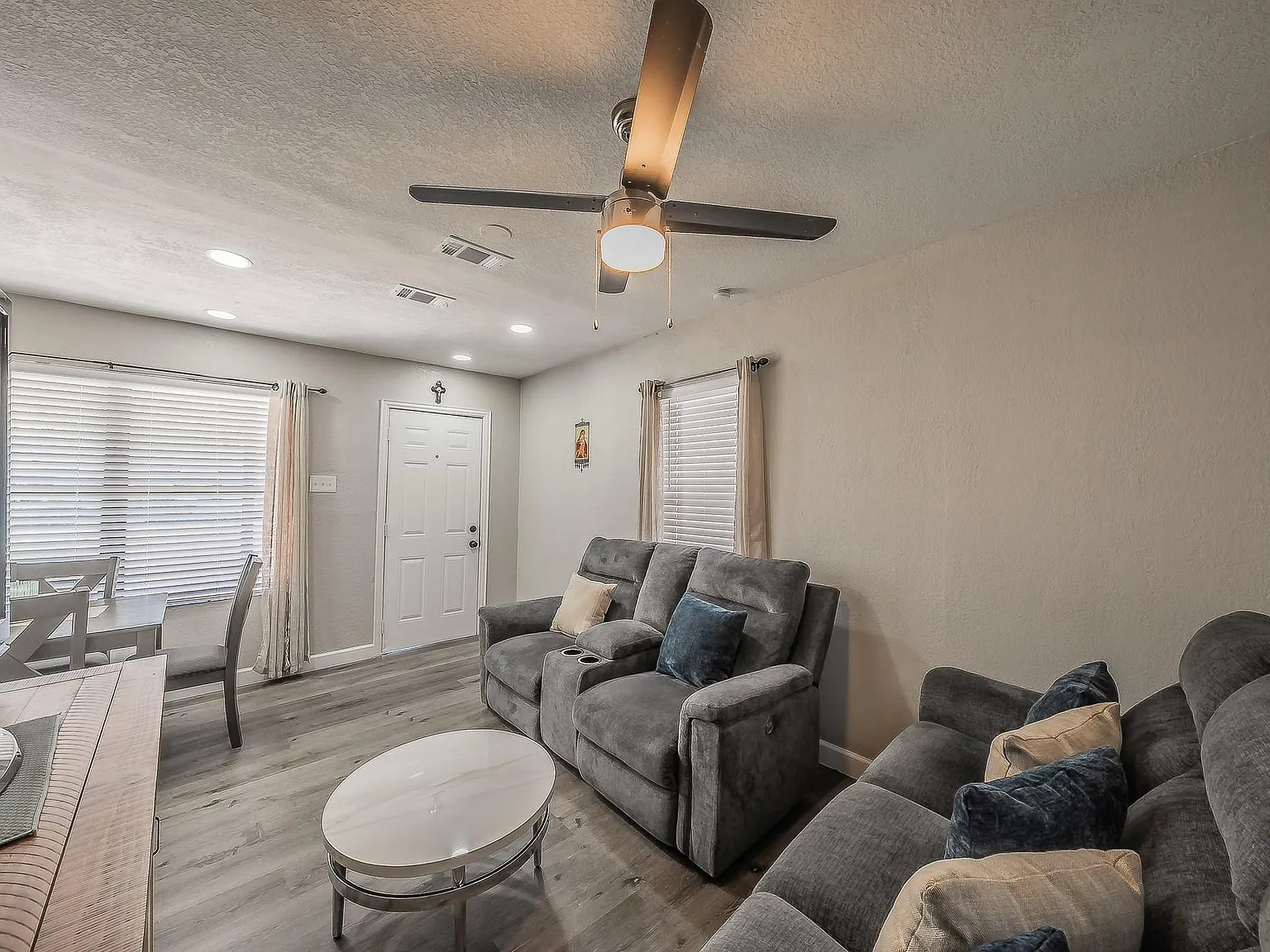 2 bed, 1005 sqft, $1,499 — Photo 4