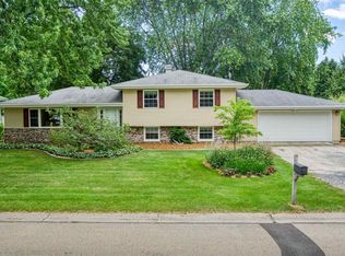 705 Kensington Rd, Neenah, WI 54956