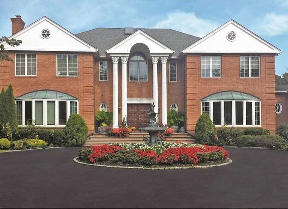 1st image of 17 Wood Hill Ln