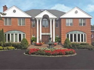 17 Wood Hill Ln, Upper Brookville, NY 11545