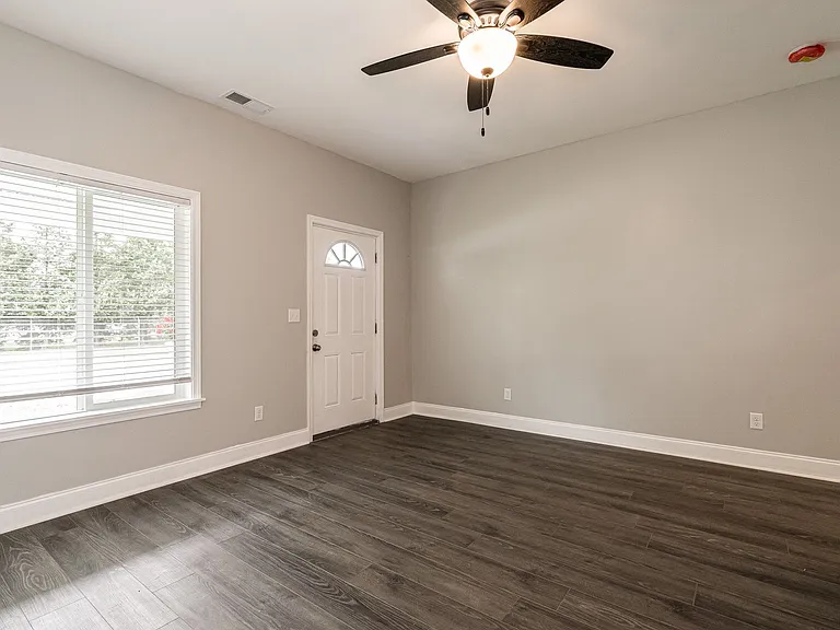 806 Longfield Ave — Photo 5