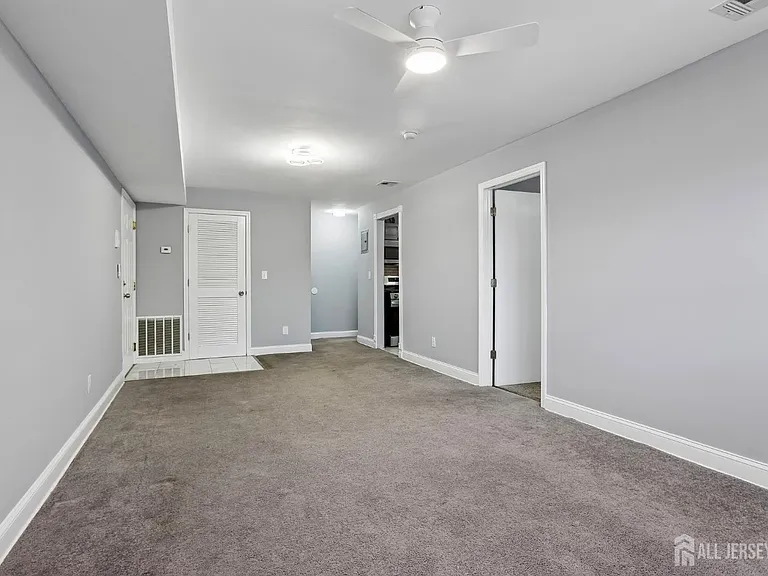 396 College Dr — Photo 10