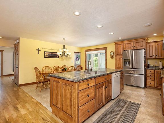 4th image of 3207 Carlton Dr