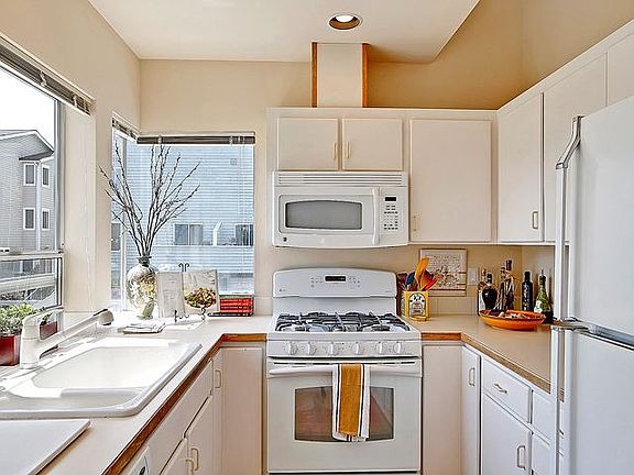 Light and Bright kitchen