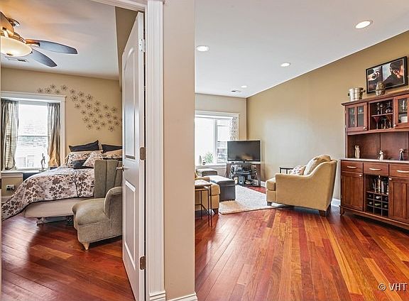 3rd image of 1910 N Washtenaw Ave APT 1