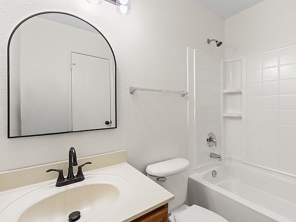 5th image of 1128 Boxwood Dr