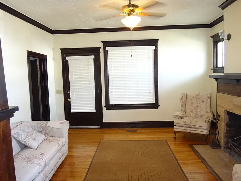 302 W Graham St #A — Photo 4