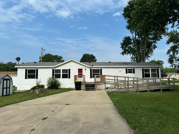 328 McLean St E, Mahomet, IL 61853