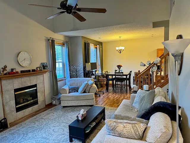 2 bed, 1298 sqft, $2,050 — Photo 4