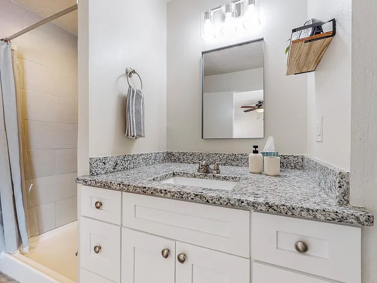 527 Gene Ave NW — Photo 35