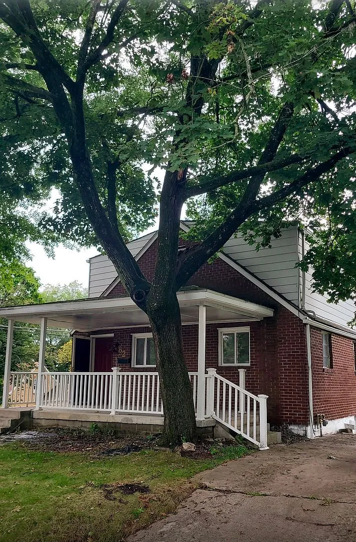 Spacious 4BR House in Pittsburgh, Section 8 Considered!! — Photo 1