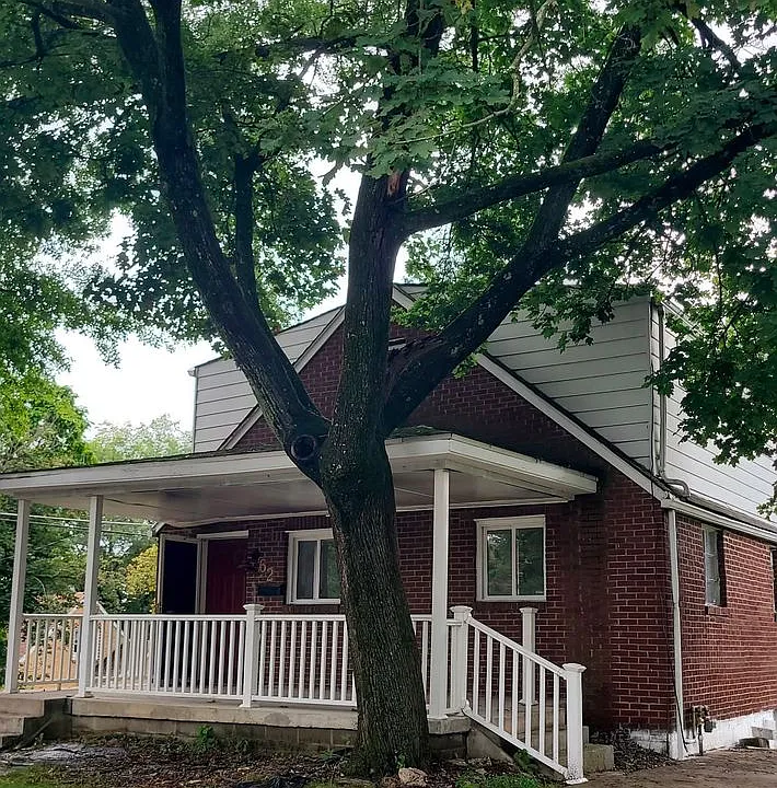 62 Highland View St