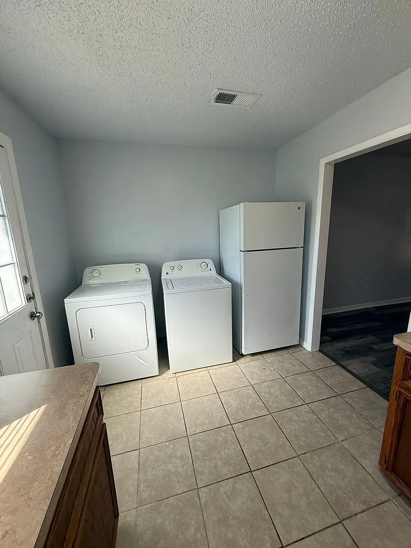 1610 Indian Trail — Photo 4