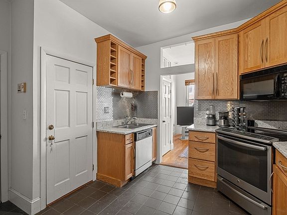 3rd image of 162 Endicott St APT 2