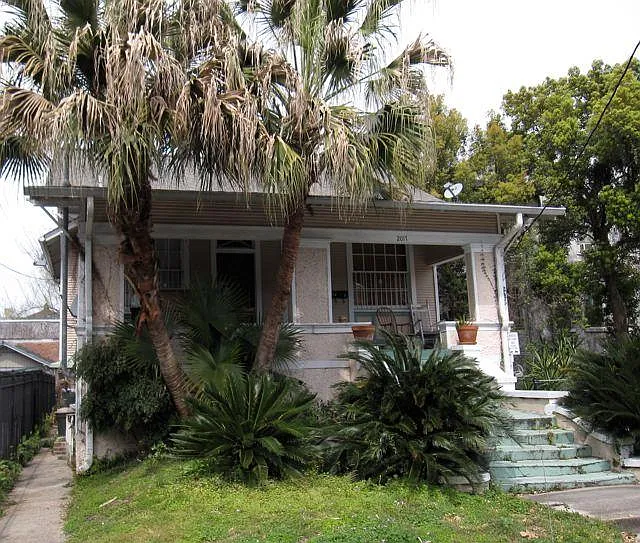 2 bed, 900 sqft, $1,300 — Photo 1