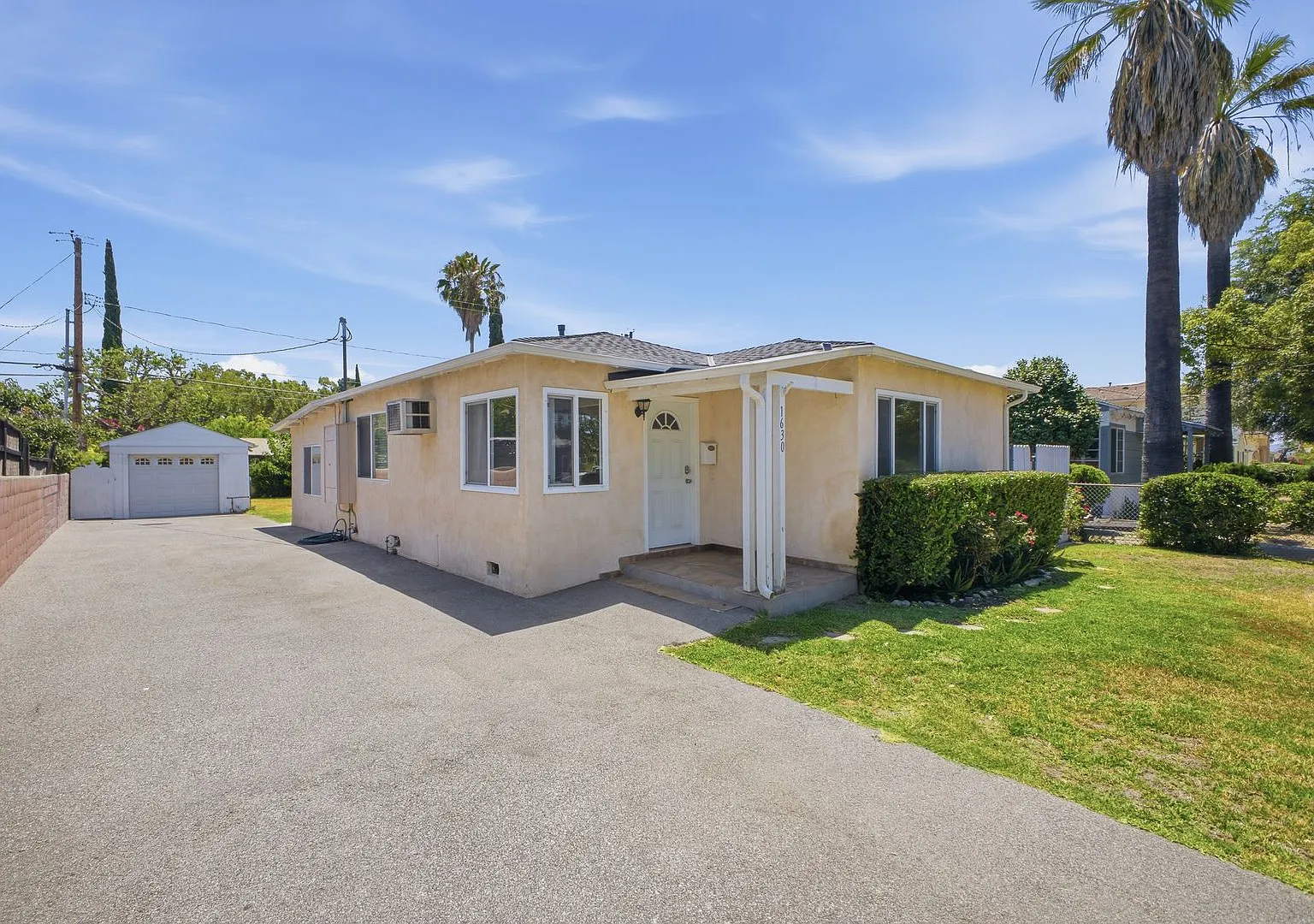 Stunning 3-Bedroom Burbank Home with Office & Entertainer's Backyard — Photo 1