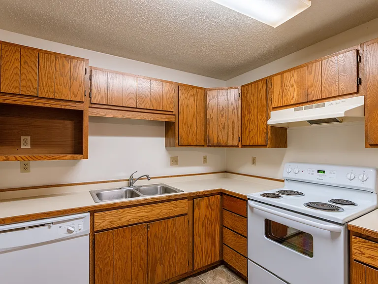 Fargo, ND Galleria 3 Apartments | Kitchen