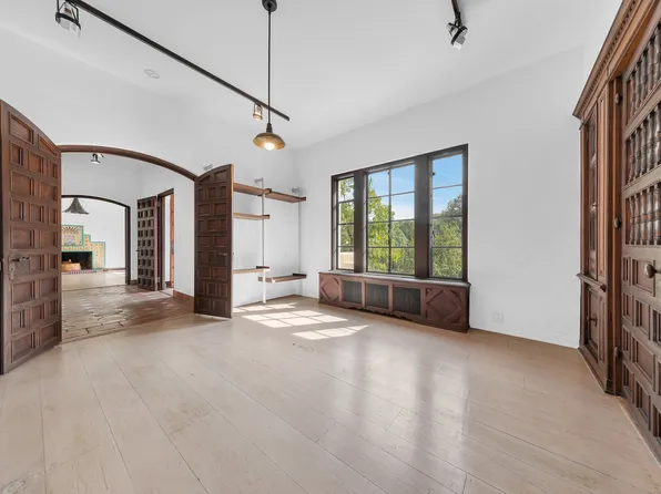 4621 Waldo Avenue image 4 of 18