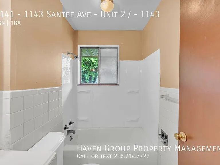 1141-1143 Santee Ave #2/1143 — Photo 10