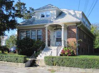 425 Laurel Hill Ave, Cranston, RI 02920