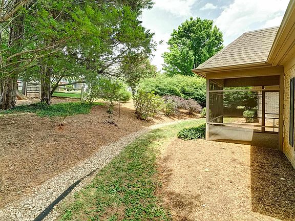 3rd image of 1130 Highlands Dr