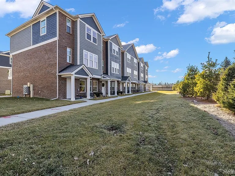 5931 Stella Dr — Photo 2