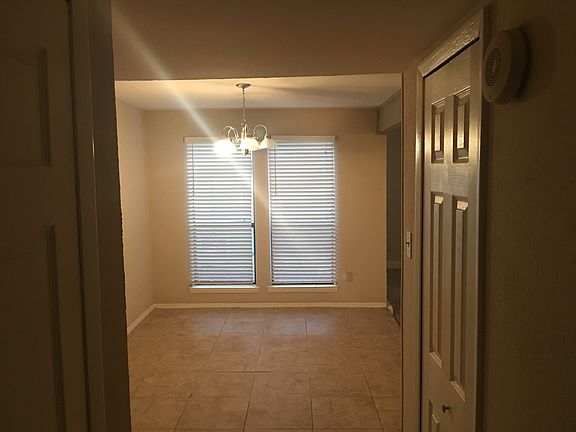 5th image of 3009 E Park Blvd