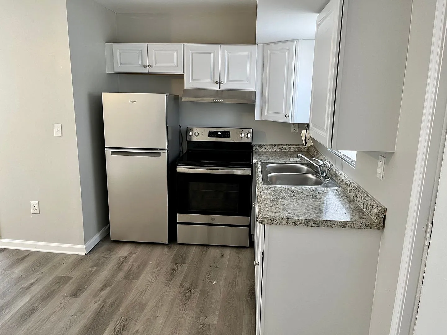 1 Bedroom with Garage in Alton — Photo 4