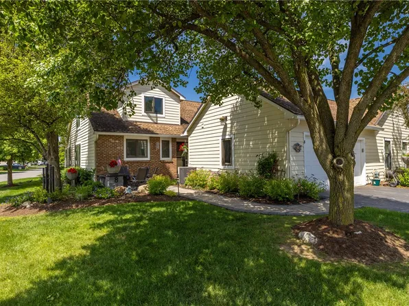 8 Island Ln, Canandaigua, NY 14424