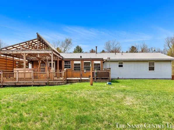 5184 N Weber Rd, Whitehall, MI 49461