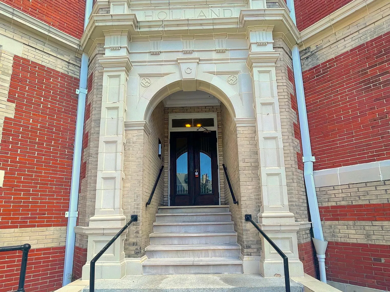 Holland House — Photo 4
