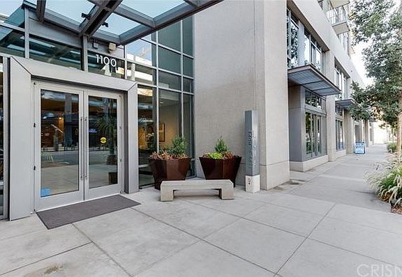 3rd image of 1100 S Hope St APT 610