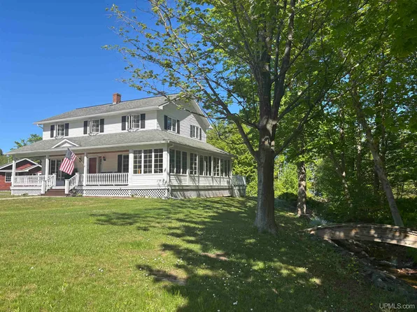 42524 Wilson Memorial Dr, Chassell, MI 49916