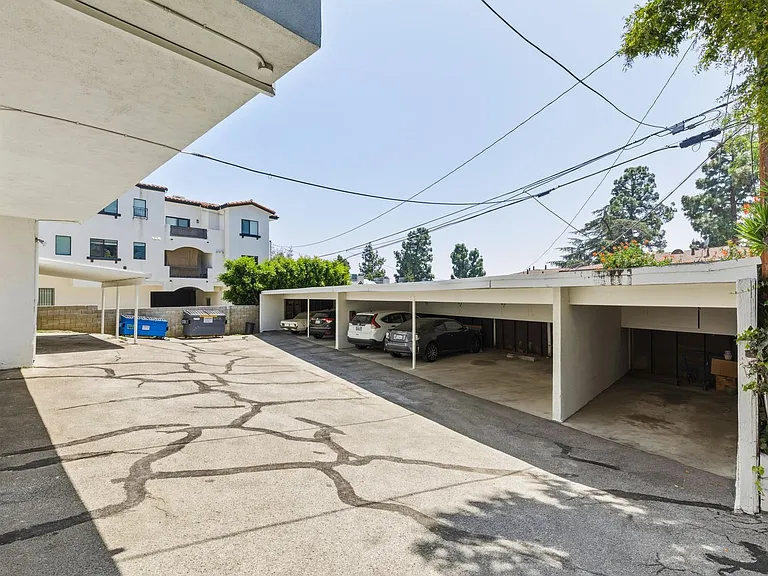 Montrose Residences — Photo 21
