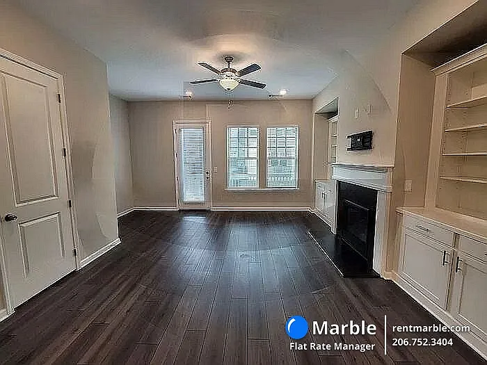 2565 Morehead St — Photo 3