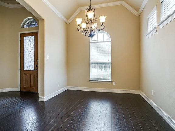 4th image of 2958 Townsend Dr