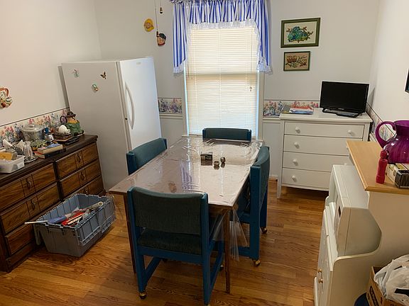 3rd image of 2044 Rosebury Ln SW