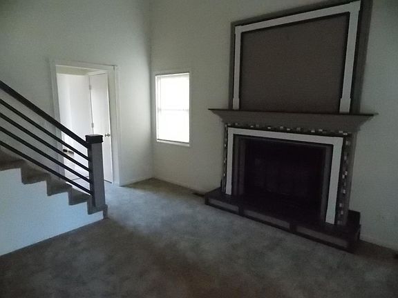 3rd image of 1419 La Chateau Dr
