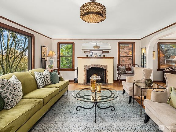 2nd image of 3939 Meridian Avenue N