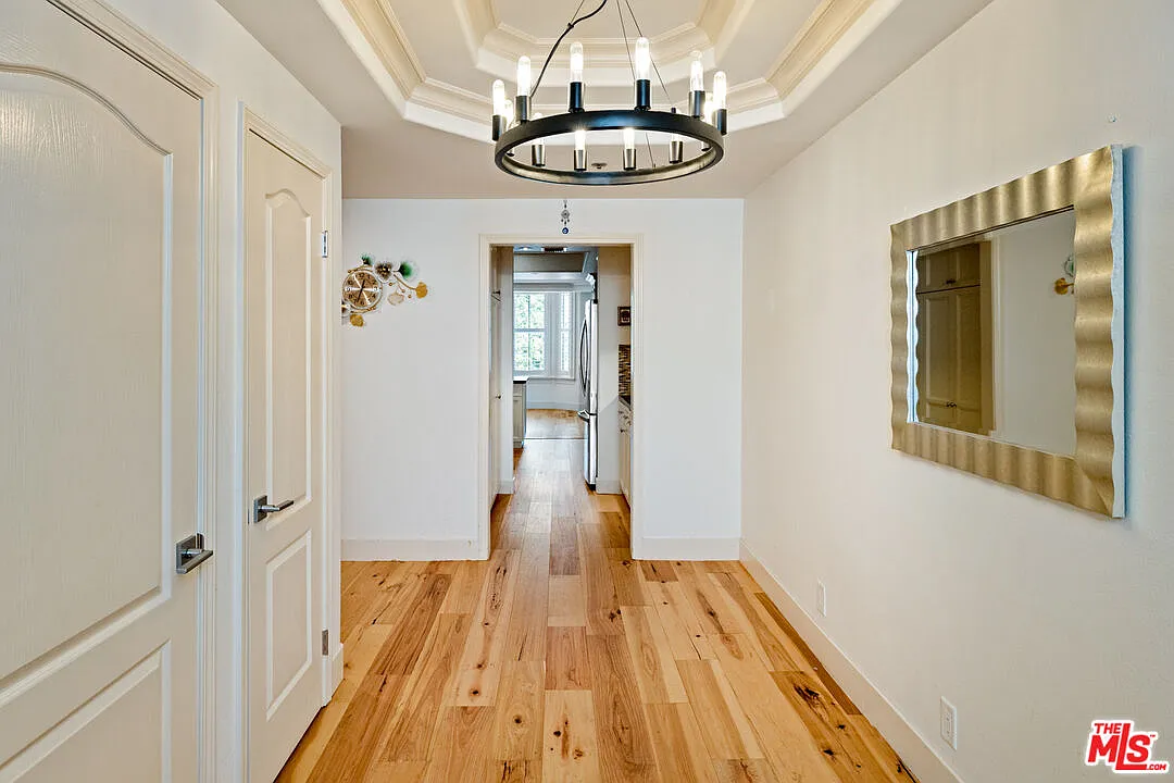 3 bed, 2.5 bath, 1965 sqft, $8,750 — Photo 3