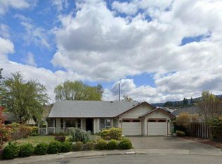 107 SE Freedom Cir, Grants Pass, OR 97527