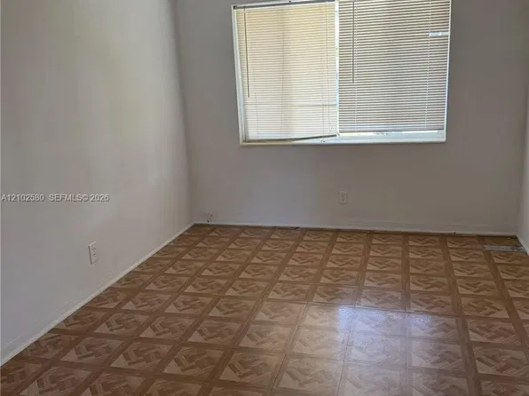 325 NE 2nd St #6, Hallandale, FL 33009